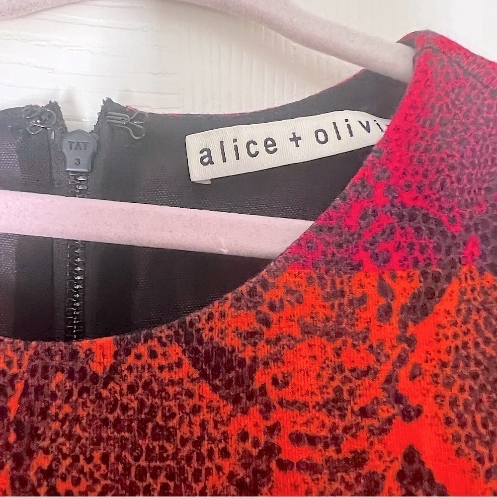ALICE + OLIVIA Delora Rainbow Snake Print Stretch Midi Dress - NWOT - Picture 4 of 7